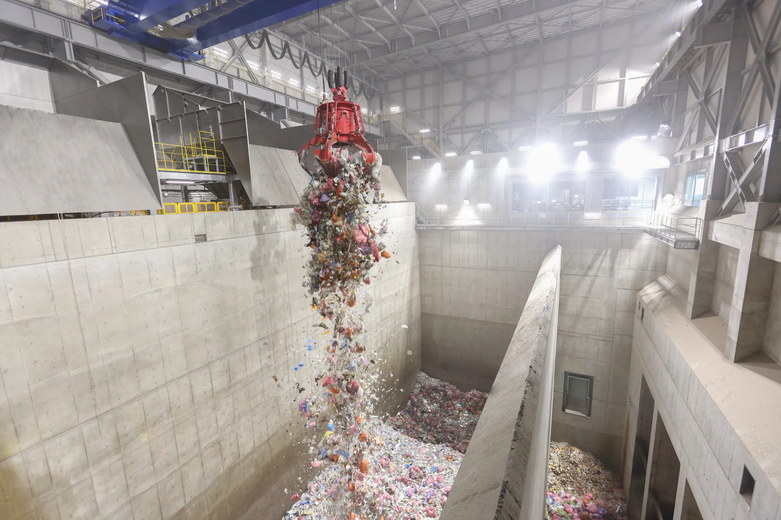 <p>ごみクレーン/ごみピット</p>
についての画像